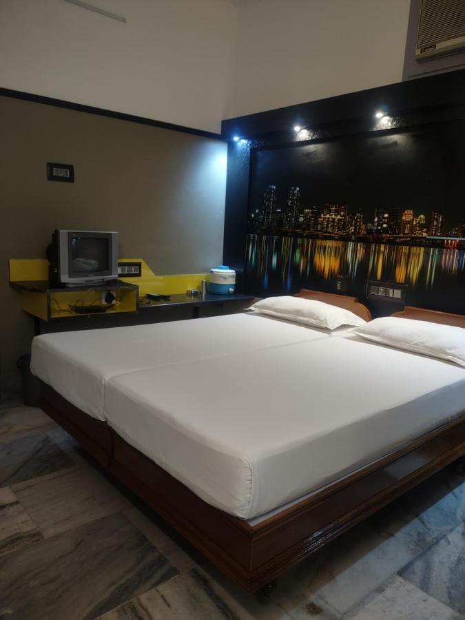 Krishna Lodge Tiruchirappalli Bagian luar foto