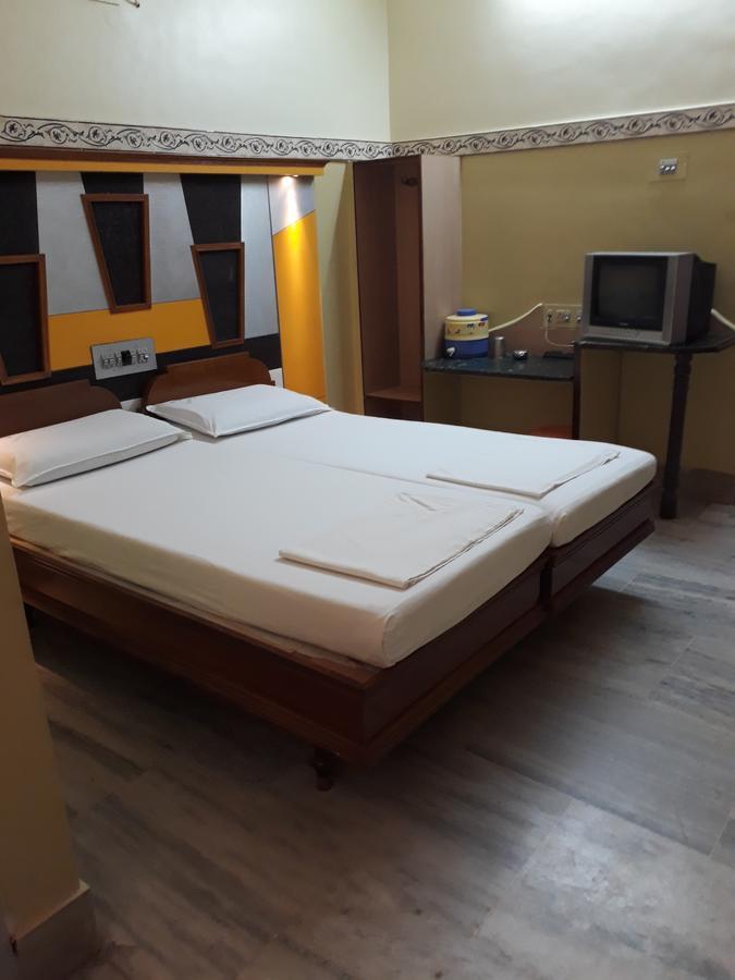 Krishna Lodge Tiruchirappalli Bagian luar foto