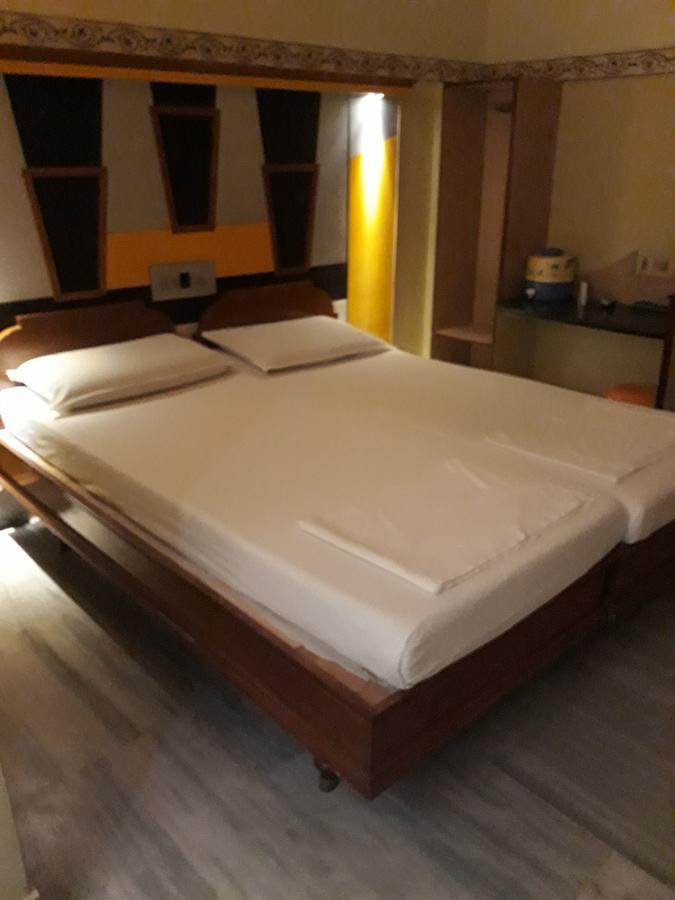 Krishna Lodge Tiruchirappalli Bagian luar foto