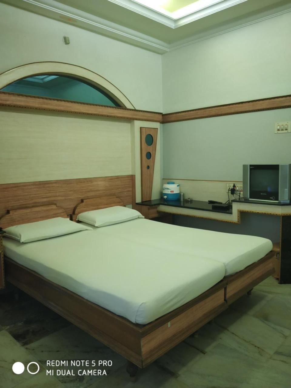 Krishna Lodge Tiruchirappalli Bagian luar foto