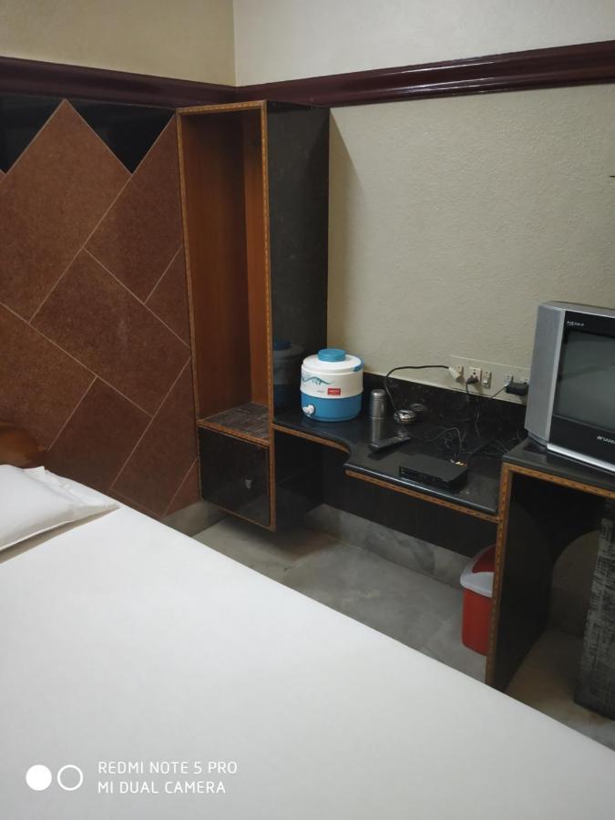 Krishna Lodge Tiruchirappalli Bagian luar foto